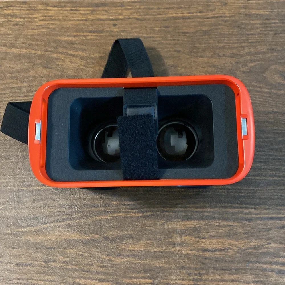Virtual Reality Headset. Panosonite In box with cleaning cloth.